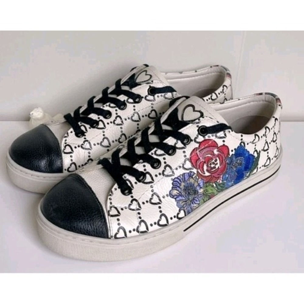 Brighton 7.5 Beauty Sneakers Hearts Floral Cap Toe Black & White Embroidered